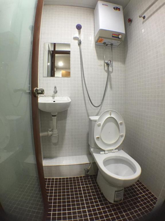 New Yan Yan Guest House Reception 9Th Floor Flat E4 E6 Hong Kong Exterior photo